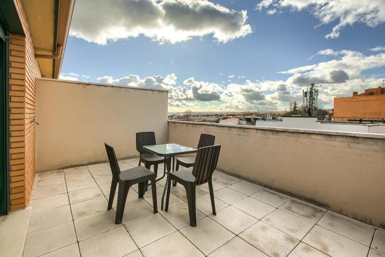 Apartamentos Barajas Madrid Exteriér fotografie