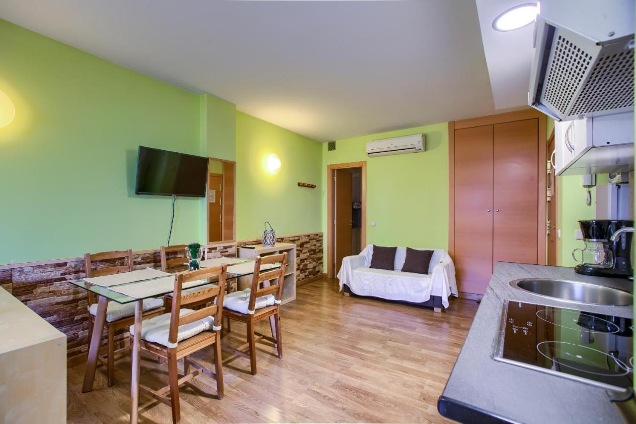 Apartamentos Barajas Madrid Exteriér fotografie